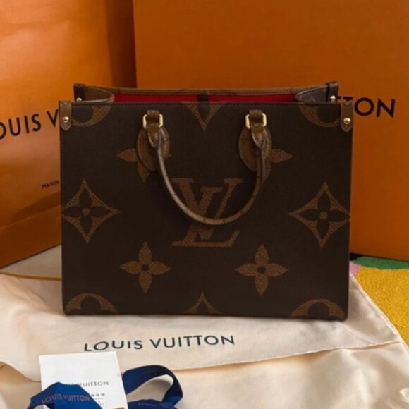 Louis Vuitton Handbags - Louis Vuitton ONTHEGO MM Bag Classic embossed